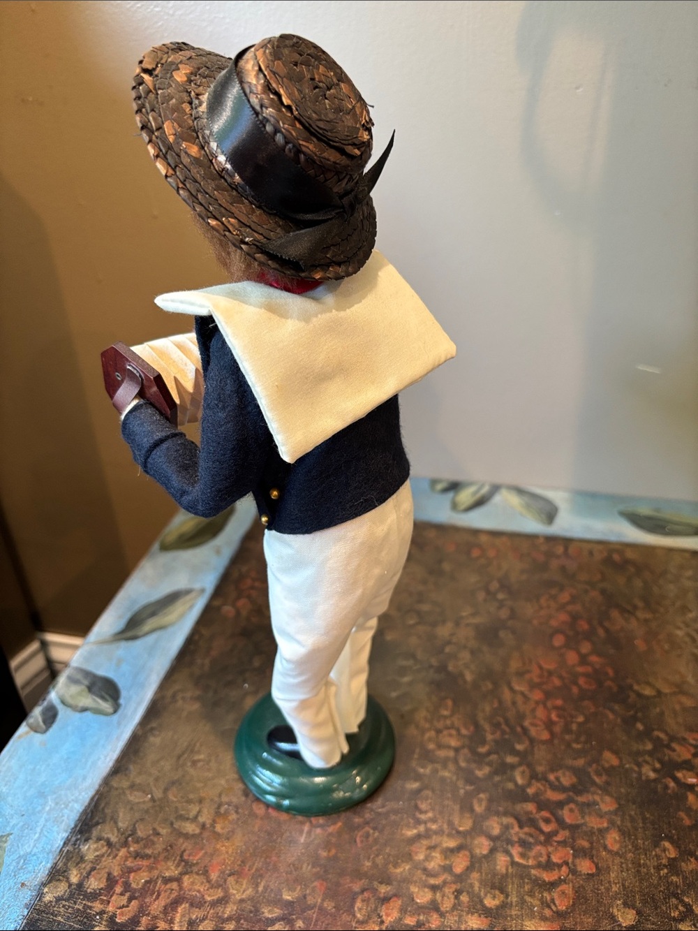 The Carolers ~ Byers Choice ~ Man with Accordion ~ - Picture 3 of 5